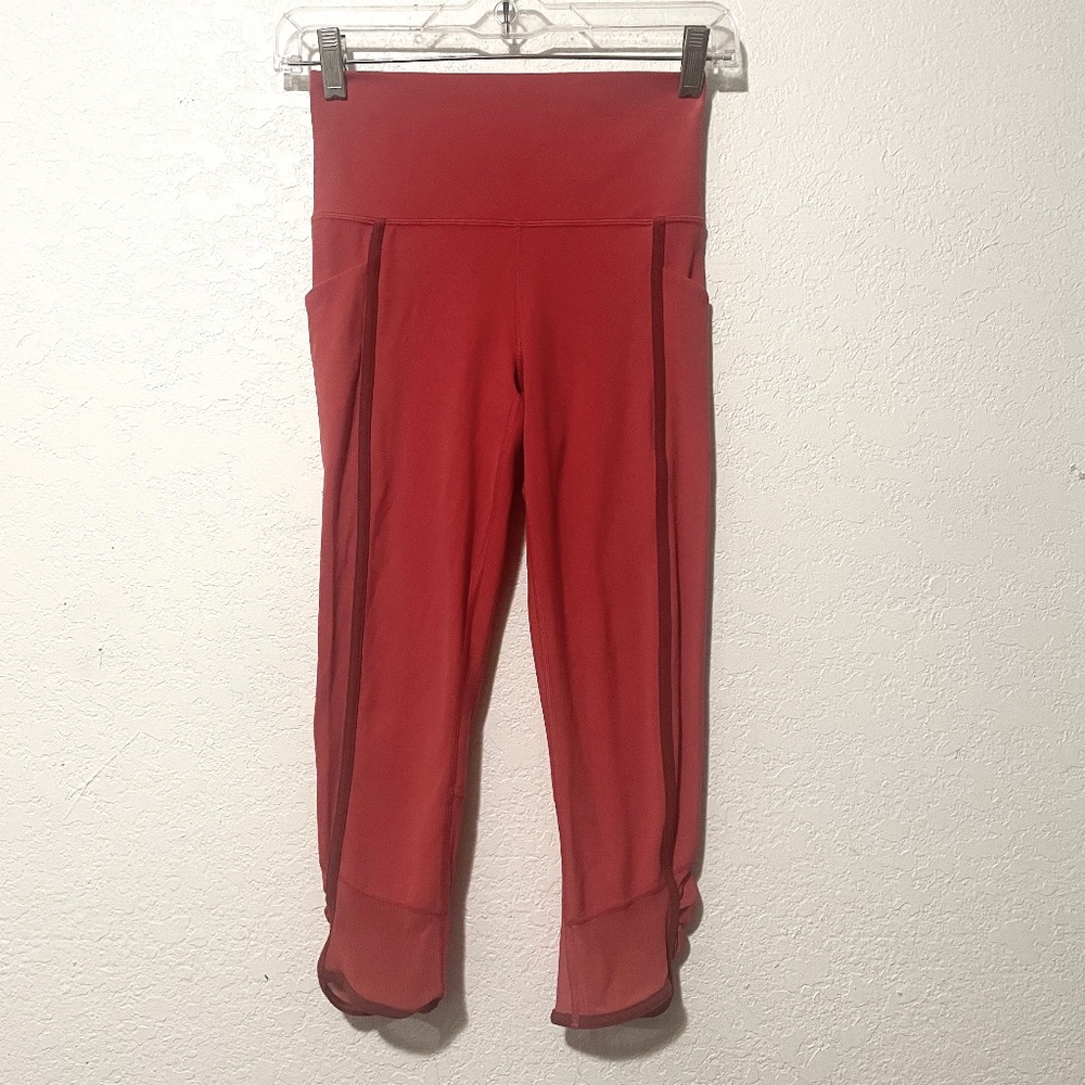 ATHLETA SALUTATION STASH POCKET CAPRI MESH/LYCHEE RED LEGGINS SZ XS